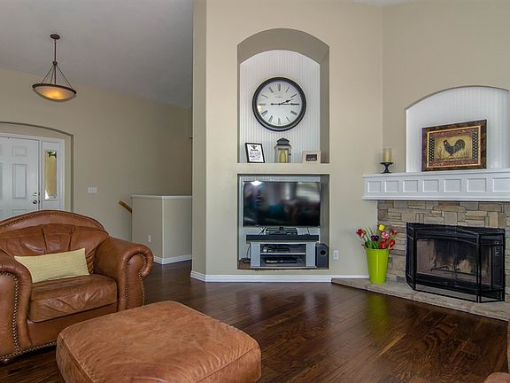 4th image of 4862 W Park Vale Dr