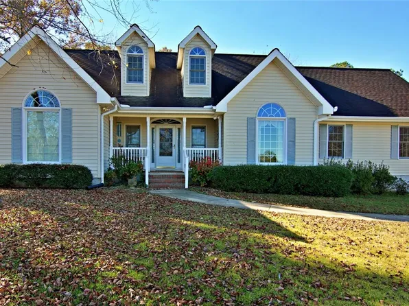 1207 Lakeland Dr, Toccoa, GA 30577