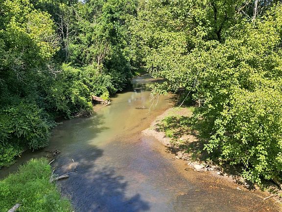 4th image of 937 Creek Rd