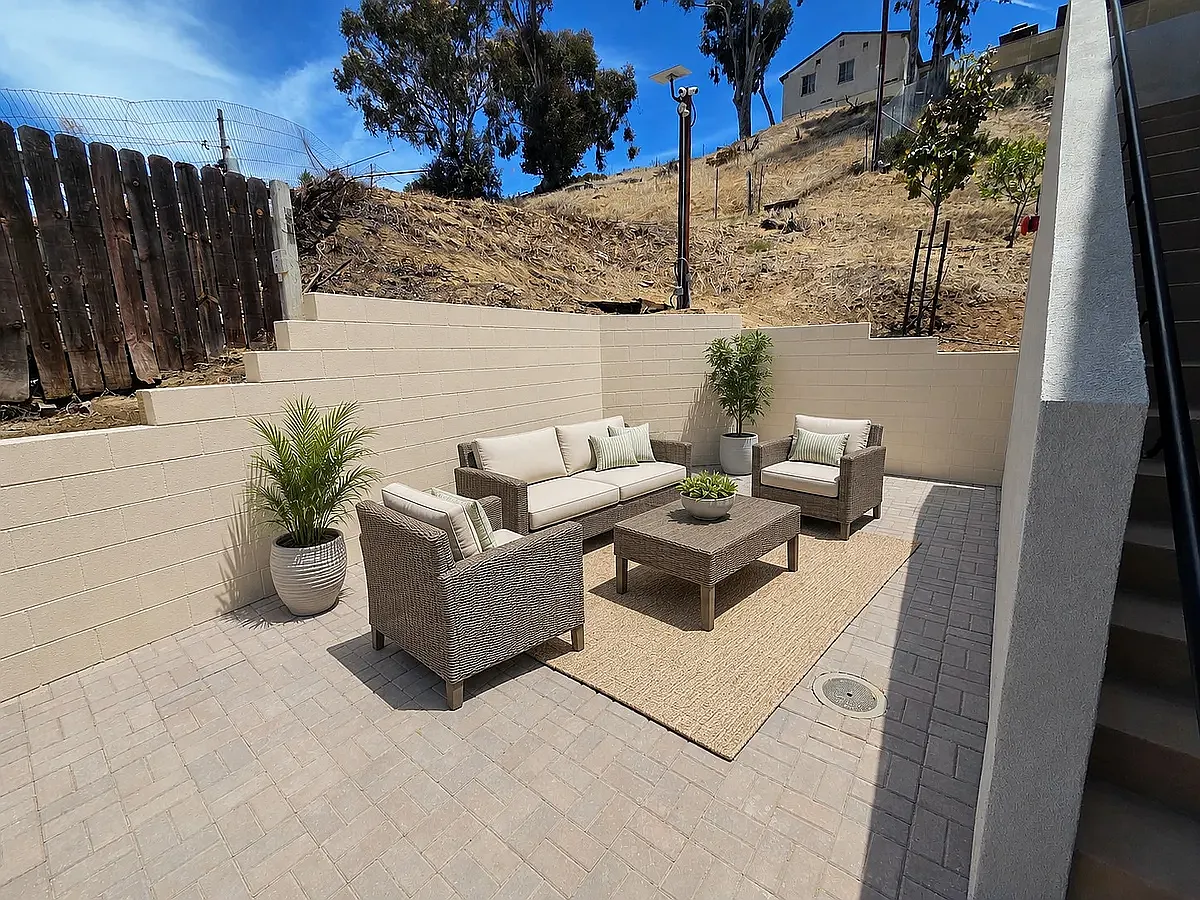 855 Winston Dr — Photo 1