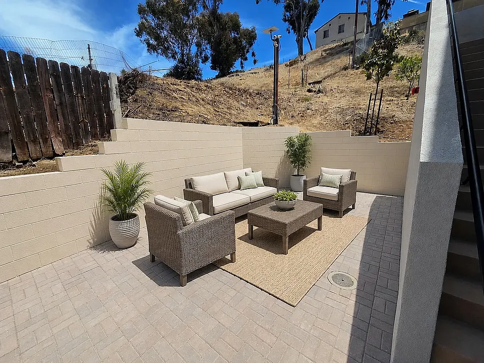 855 Winston Dr