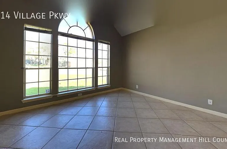 2514 Village Pkwy — Photo 7