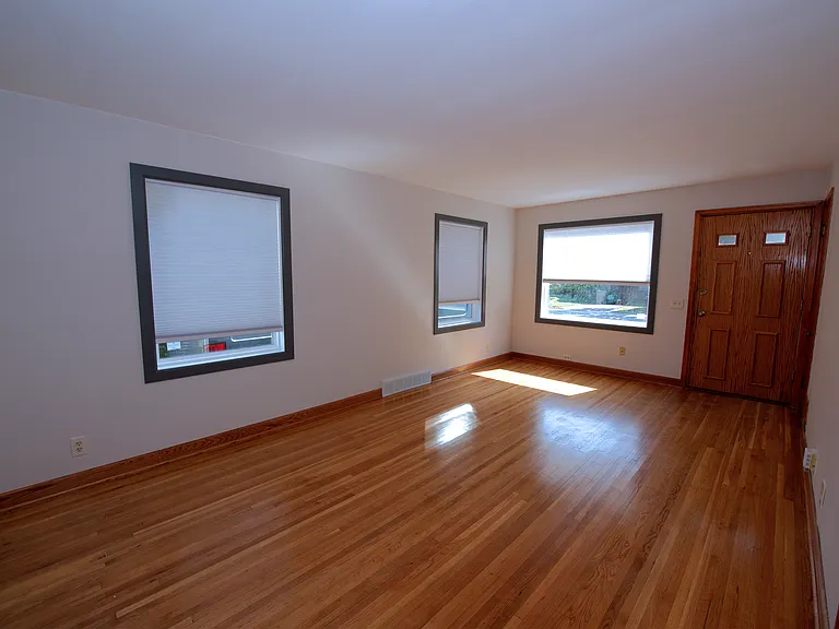 508 W Lakeside St — Photo 5