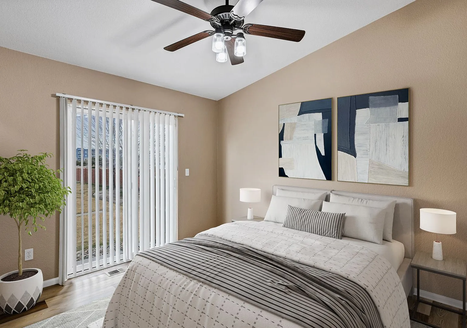 Two Bedroom Near The Powers Corridor — Photo 4