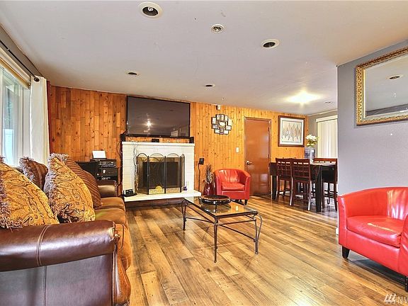 Another view of the nice sized living room