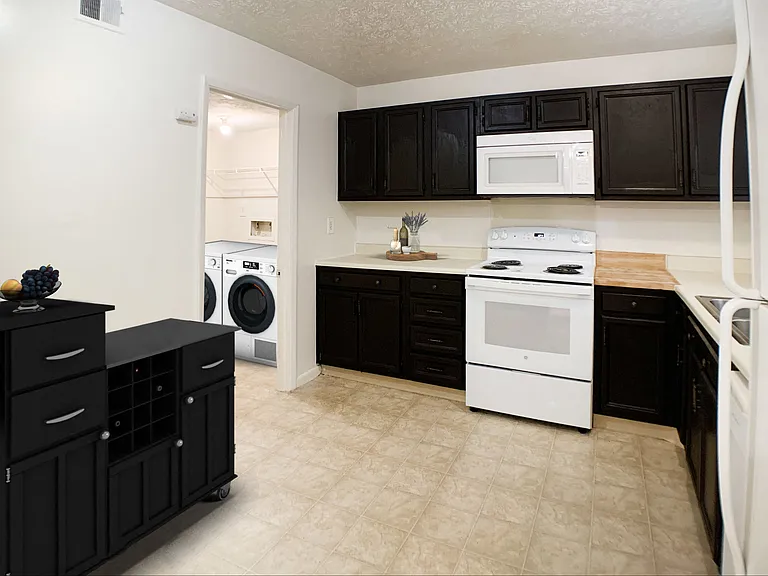 Revere Village Apartments — Photo 31