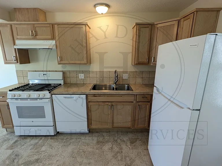 625 SW Dennis Ave — Photo 8