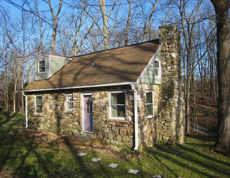1st image of 903 Edgewood Dr