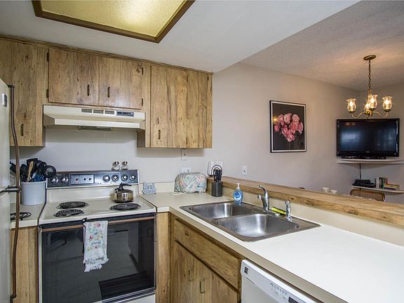 4th image of 20800 River Dr APT A21