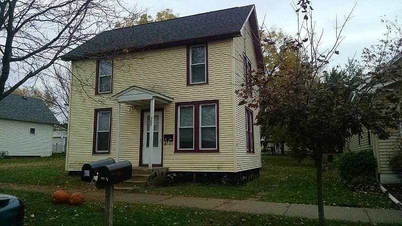 1st image of 309 E Juneau St
