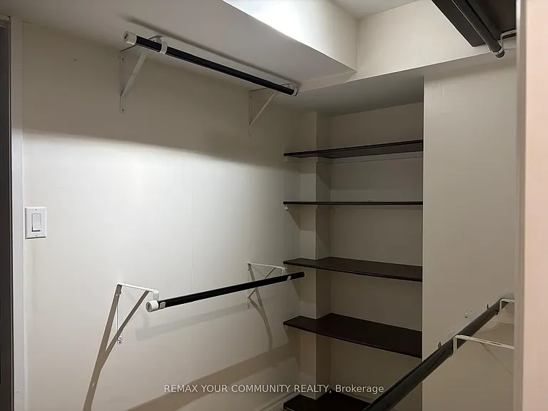 17 Daphne Cres #BASEMENT — Photo 12
