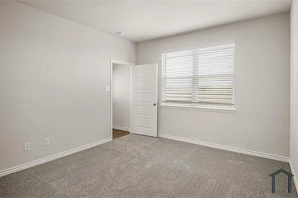 4 bed, 2100 sqft, $3,500 — Photo 4