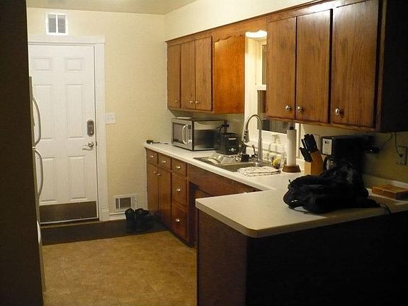 4th image of 2841 Farrington St