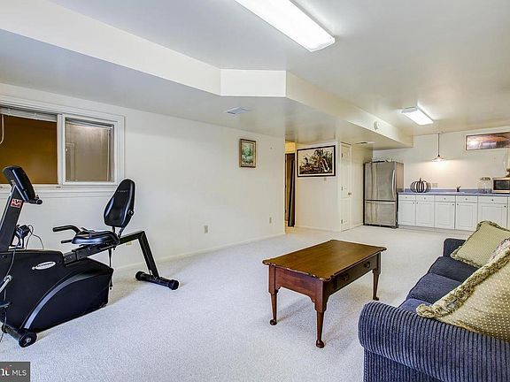 5th image of 15110 Serbian Ln