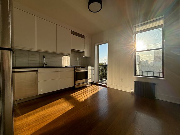 4th image of 144 4th Ave #401