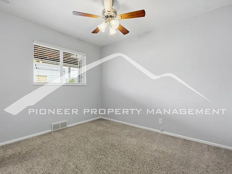 701 S Navajo St — Photo 16