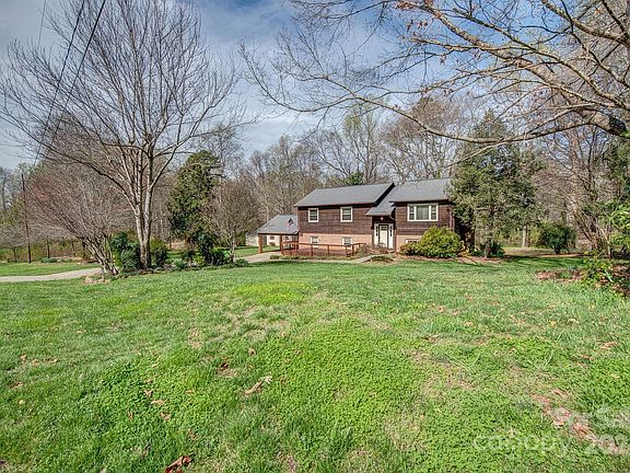 2nd image of 4909 Oakwood Cir