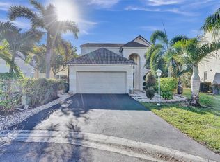7698 Hibiscus Ln, Pompano Beach, FL 33065