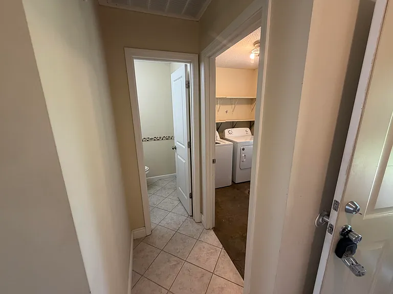 2032 Waterfront Dr N #D — Photo 4