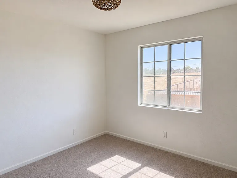 2022 Hedge Ave — Photo 13