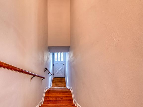 3rd image of 3125 Riverside Ave