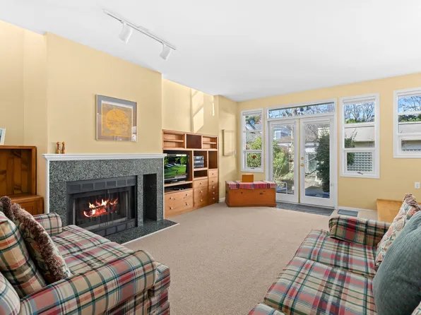 4367 W 15th Ave, Vancouver, BC V6R 3A9