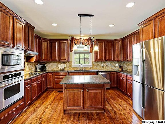 3rd image of 119 Glen Ives Way