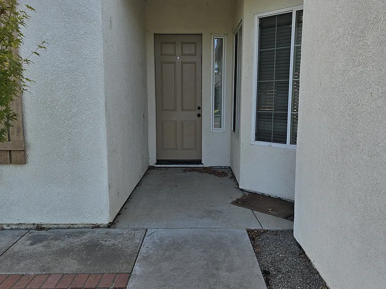 514 Rodeo Grounds Way — Photo 3
