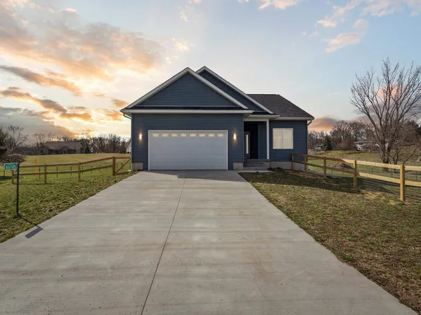N6745 Clover Ln, Pardeeville, WI 53954