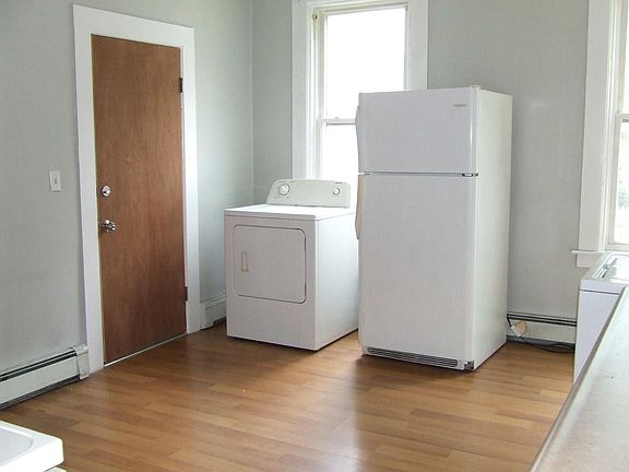 3rd image of 129 Union St #129