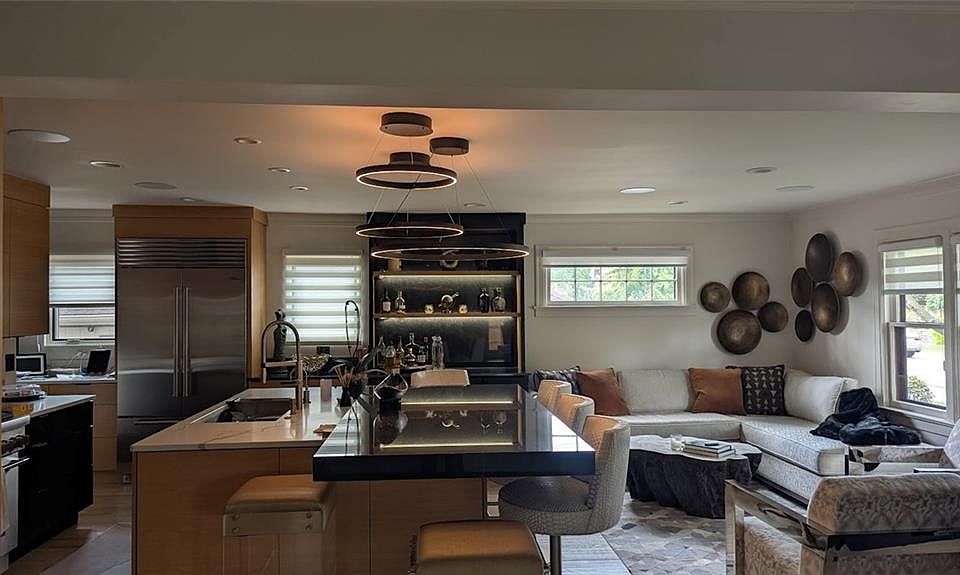 1st image of 6251 Wornall Rd