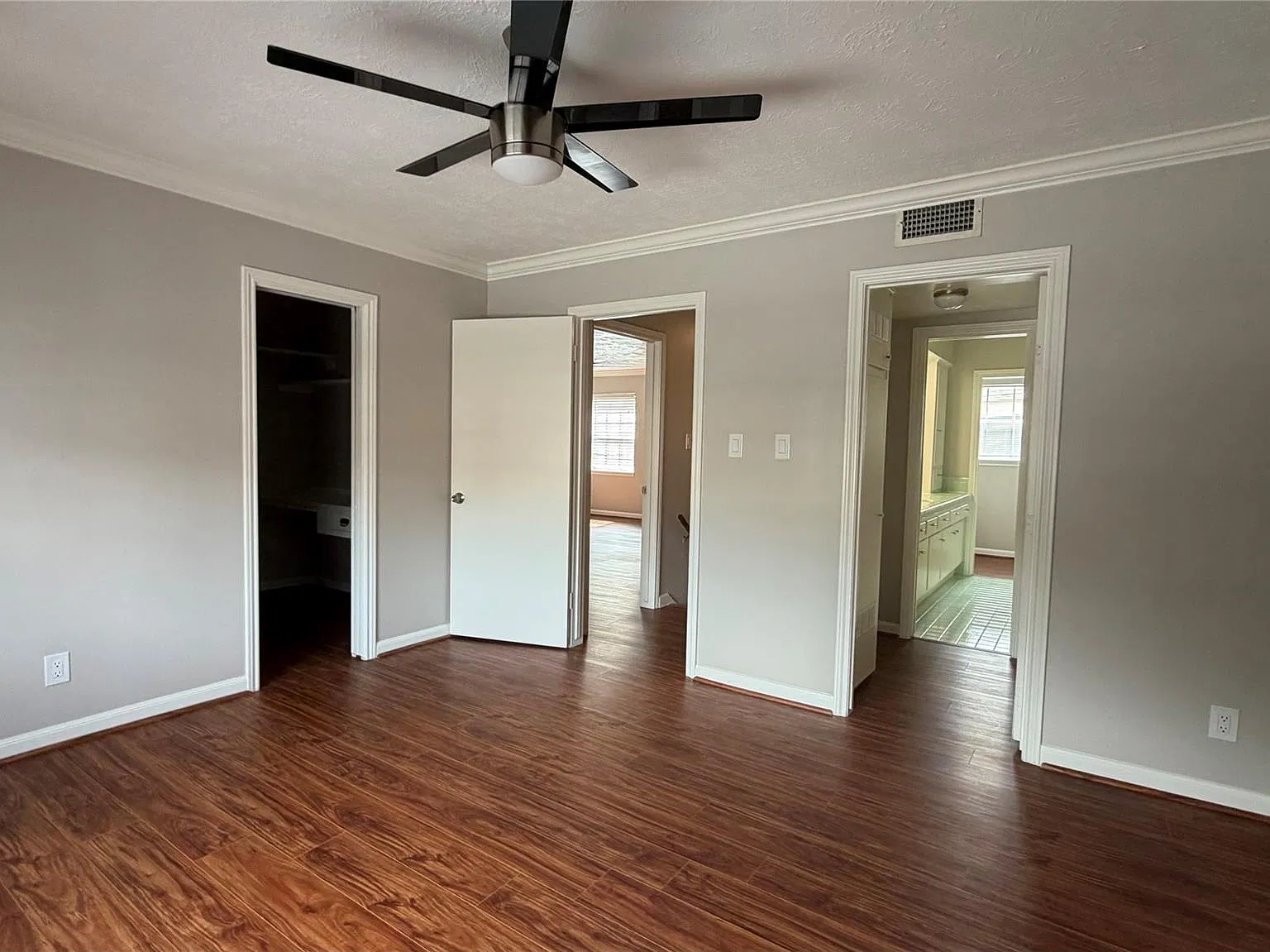 2 bed, 1.5 bath, 1840 sqft, $2,200 — Photo 4