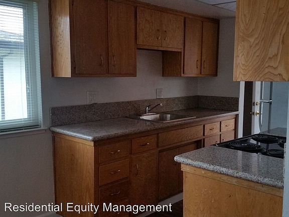 5th image of 820 Cathedral Ct APT 4