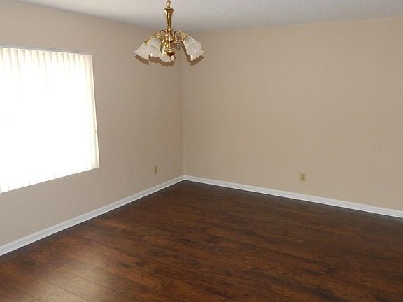 4th image of 5315 Courtfield Dr