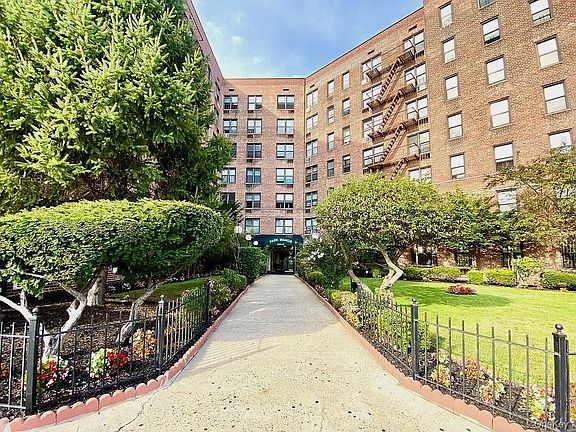 2nd image of 100-25 Queens Boulevard #2R