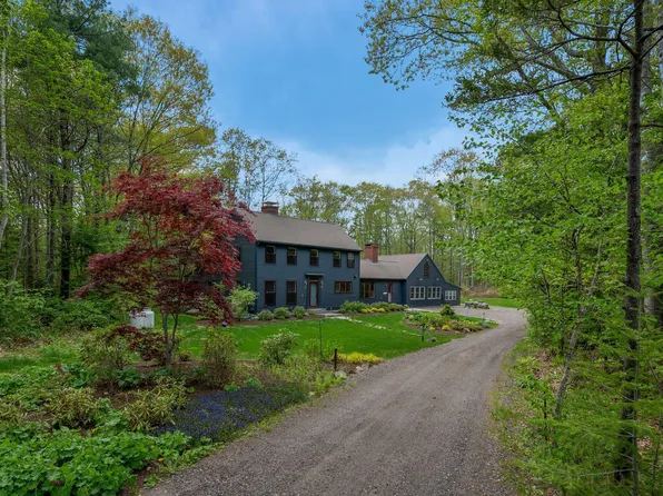 4 Commons Lane, Kennebunk, ME 04043
