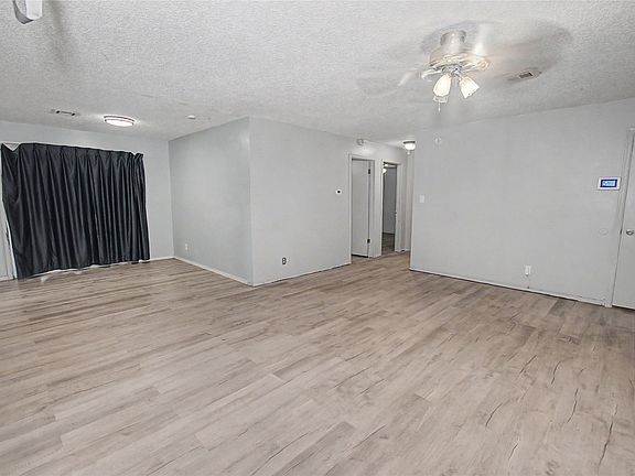 4th image of 1211 E Frankfort Ave