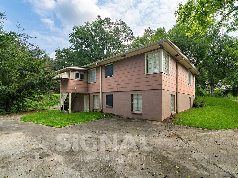 1156 Skyline Dr — Photo 35