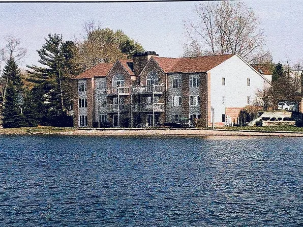 3354 Adams Shore Dr, Waterford, MI 48329