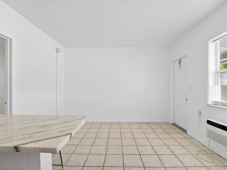 412 SE 16th St #3A — Photo 11