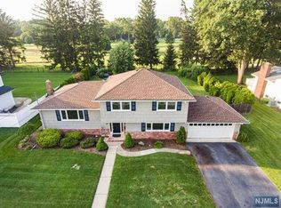 146 Beechwood Rd, Oradell, NJ 07649