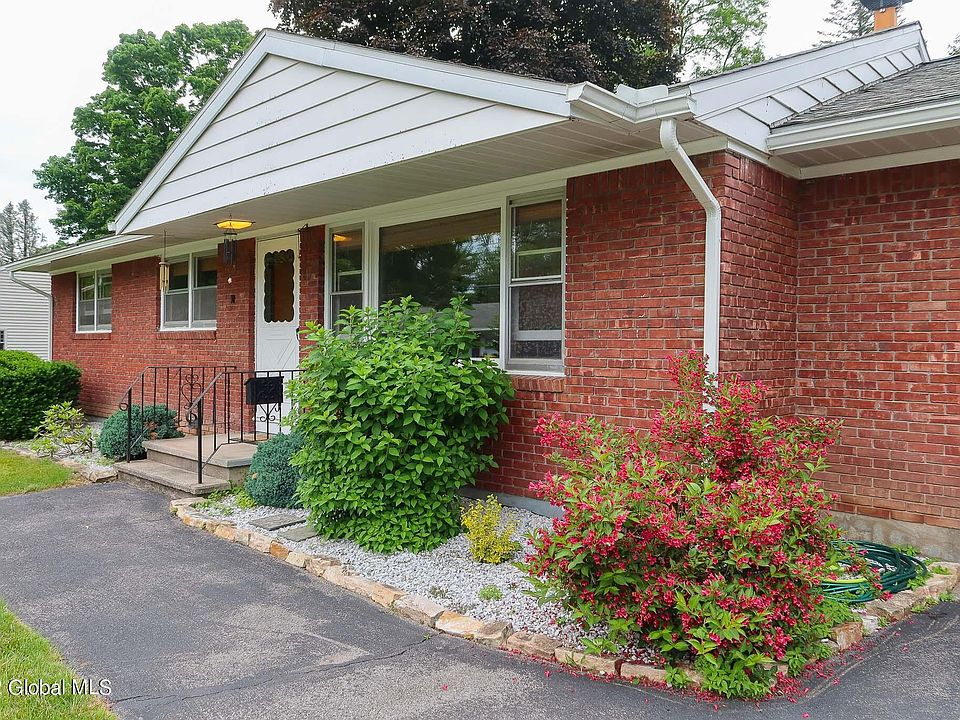 1st image of 10 Crommelin Dr