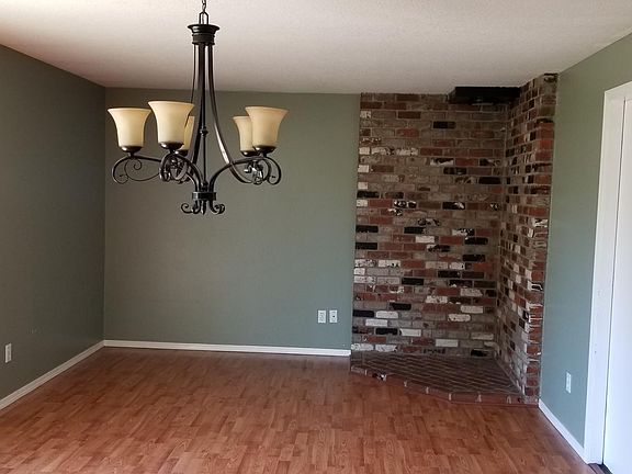 2nd image of 363 NE Sequoia Ct