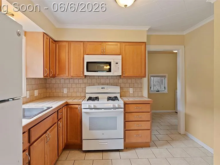 23773 Hazelwood Ave — Photo 6