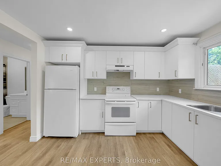 92 Tupper St W #MAIN — Photo 13