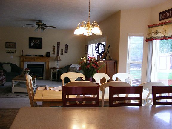 Family dining w/Family rm in background