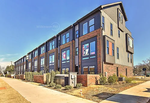 2204 Northend Dr Photo 1