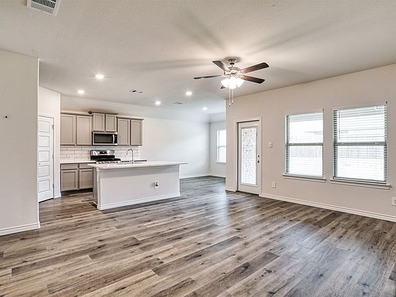 4th image of 9813 Daisy Mae Ln
