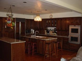 W293N460 Bryn Dr, Waukesha, WI 53188