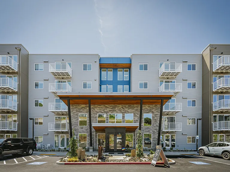 Grand Vista Apartments — Photo 25
